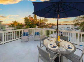Bay View Paradise - Rooftop Deck, Off-Street Parking, King Suite, WasherDryer & Bay Views!